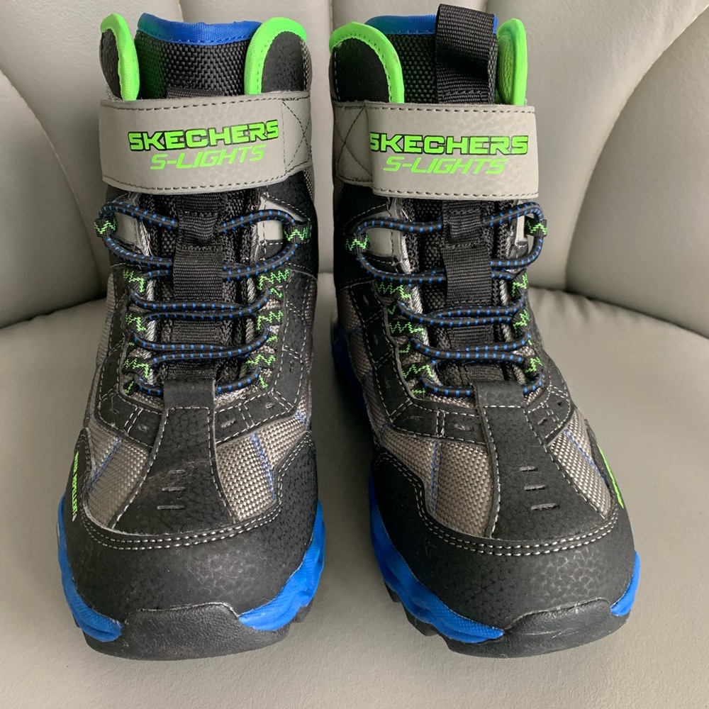 Skechers Boy's Snow Boots Size 13.5 Water repellent Polar Rush S-Light